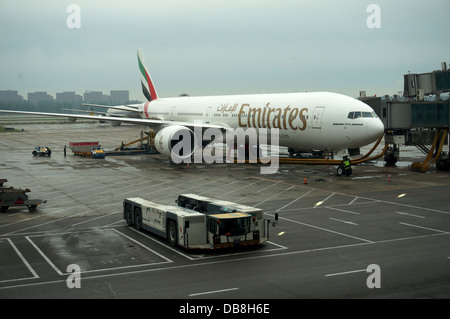 Fly Emirates Boeing 777 de l'aéroport international d''à Beijing Banque D'Images