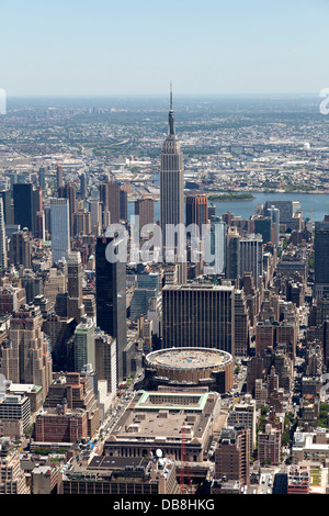 Vue aérienne de Manhattan, Madison Square Garden et l'Empire State Building, New York City Banque D'Images