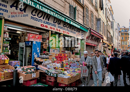 Marseille Noailles Français Arabe de la ville le marché alimentaire quart nord du Vieux Port France French Banque D'Images