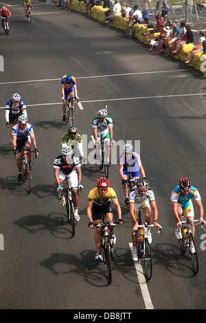 Les cyclistes à l'arrivée de la Cape Argus Cycle Tour à Cape Town Banque D'Images