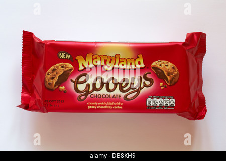 Sachet de New Maryland Gooeys - chocolat cookie croquant chocolaté et gluant rempli d'un centre isolé sur fond blanc Banque D'Images