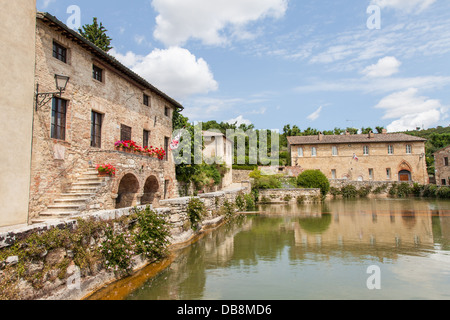 Bagno Vignoni, ancien village de Toscane en Val d'Orcia, Italie Banque D'Images