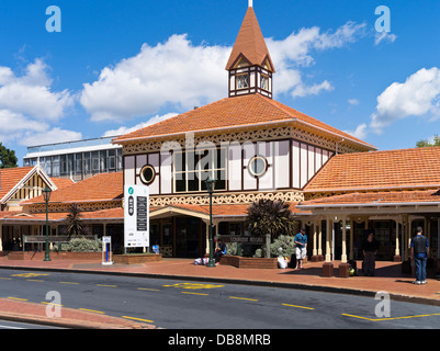 Dh ROTORUA Nouvelle zélande Rotorua Personnes bus station Banque D'Images