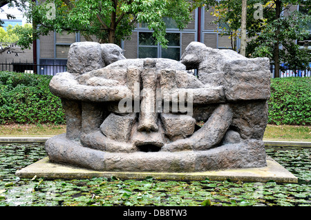 X aquatiques demeure moderne sculpture d'Etienne Martin à Itzhak Rabin park le parc de Bercy paris France Banque D'Images