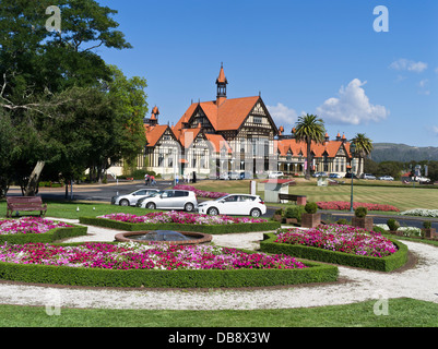 Jardins du gouvernement dh ROTORUA NOUVELLE ZÉLANDE public Paepaekumana park et old Bath House Museum Bâtiment de style Tudor Banque D'Images