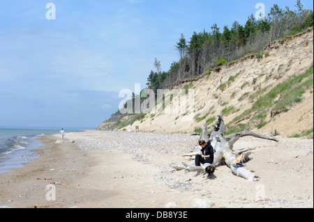 Plage et falaises de la côte, de la Lettonie, de l'Europe Jurkalne Banque D'Images