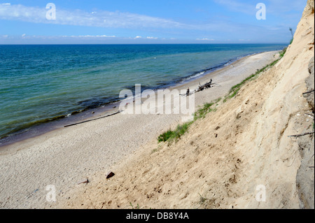 Plage et falaises de la côte, de la Lettonie, de l'Europe Jurkalne Banque D'Images