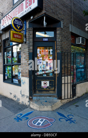 'Depanneur' (magasin du coin) dans le quartier Villeray. Montréal, Québec, Canada. Banque D'Images