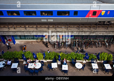 Image abstraite d'un TGV en attente de quitter Genève Gare Cornavin Banque D'Images