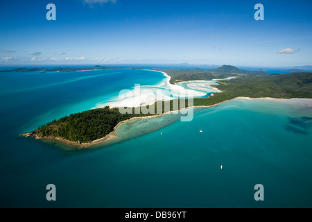 Vue aérienne de Tongue Point, Hill Inlet et Whitehaven Beach. Whitsunday Island, Whitsundays, Queensland, Australie Banque D'Images