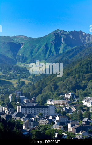 Village de Mont-Dore et Massid de Sancy. Puy de Dôme. L'Auvergne. La France. L'Europe Banque D'Images