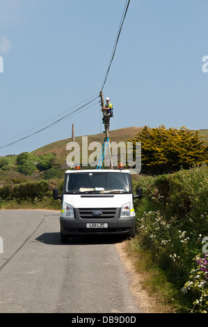 L'installation de câbles à fibres optiques à haute vitesse pour la grande vitesse de communication réseau sur la péninsule de Lleyn North Wales Banque D'Images