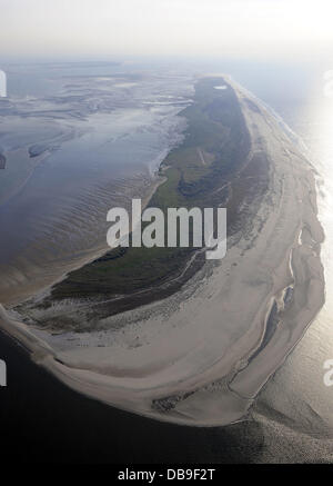 Une vue aérienne montre l'île de la Frise orientale, l'île de Juist, plus fin au parc national de vase de Basse-Saxe, Allemagne, 22 juillet 2013. Photo : Ingo Wagner Banque D'Images