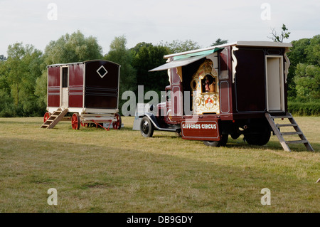 Cirque Giffords wagons traditionnels peints Banque D'Images