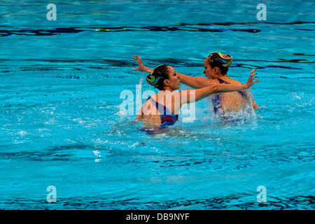 Barcelone, Espagne. 25 Juillet 2013 : la Chine Jiang Tingting et Jiang Wenwen concurrence dans la routine libre en duo en nage synchronisée à la 15e finale des Championnats du Monde FINA à Barcelone : Crédit matthi/Alamy Live News Banque D'Images