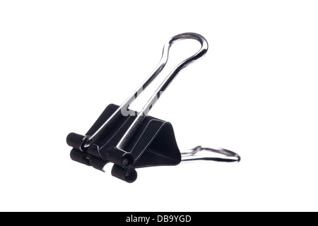 Détail d'un trombone métallique, isolé sur fond blanc Banque D'Images