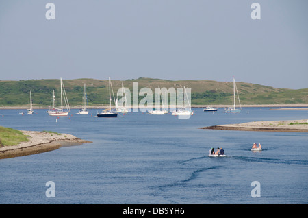 Le Massachusetts, Elizabeth Islands, Cuttyhunk Island. Au large de la nautique de Cuttyhunk rivages rocailleux. Banque D'Images