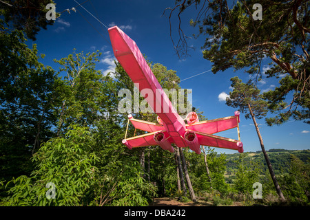 Un travail de Guillaume Renou intitulée "Natural X.Wing / Sancy contre attaque" par l'artiste plasticien français (Puy de Dôme - France). Banque D'Images