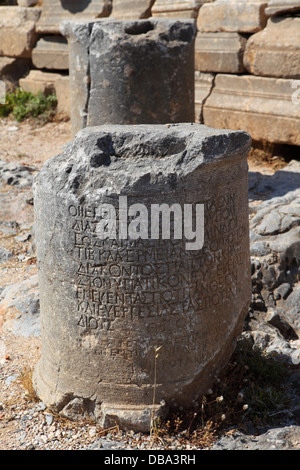 Objets archéologiques à l'Acropole de Lindos, Rhodes, Grèce. Banque D'Images