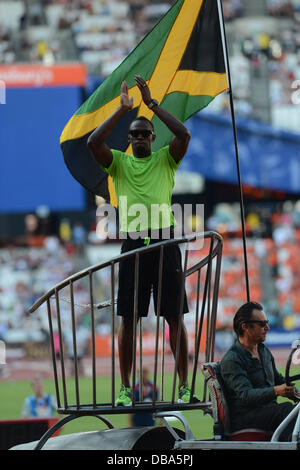 Londres, Royaume-Uni. 26 juillet 2013. Usain Bolt s'affiche dans un avion de chasse Mig converti avant l'anniversaire à la London Diamond League Jeux Athlétisme, 26 juillet 2013 Photo : Martin Bateman/Alamy Live News Banque D'Images