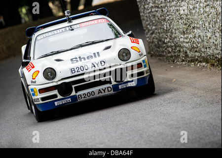 Chichester, UK - Juillet 2013 : Ford RS200 passe le mur en silex en action à la Goodwood Festival of Speed le 12 juillet, 2013. Banque D'Images