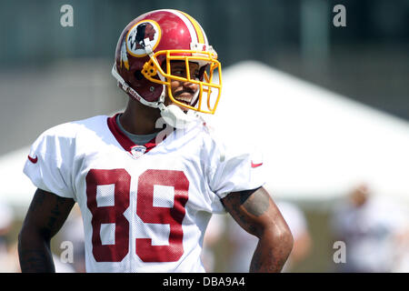 Richmond, Virginia, USA. 26 juillet, 2013. 26 juillet 2013 : Redskins de Washington # 89 Santana Mousse sourit à la foule lors de la Bon Secours centre de formation à Richmond, en Virginie. Daniel Kucin Jr./ CSM/Alamy Live News Banque D'Images