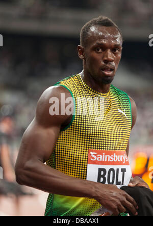 Londres, Royaume-Uni. 26 juillet, Usain Bolt remporte le 100m Mens course à la Diamond League Jeux, Usain Bolt réalise la meilleure saison à 9,85 secondes, Anniversaire, jeux d'athlétisme britannique de Londres. L'année 2013. Crédit photo : : Rebecca Andrews/Alamy Live News Banque D'Images