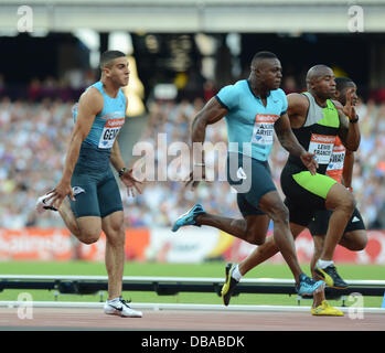 Londres, Royaume-Uni. 26 juillet, 2013. Adam Gemili Harry Aikines-Aryeetey entraînée vers le bas et Mark Lewis-Francis dans l'épreuve du 100m B course à la London Jeux Anniversaire Diamond League meeting d'athlétisme, le 26 juillet 2013 Crédit : Martin Bateman/Alamy Live News Banque D'Images