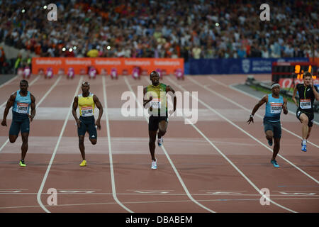 Londres, Royaume-Uni. 26 juillet, 2013. Usain Bolt à la victoire dans la course le 100 m dans une meilleure performance de la saison temps de 9,85 secondes au London Jeux Anniversaire Diamond League meeting d'athlétisme, le 26 juillet 2013 Crédit : Martin Bateman/Alamy Live News Banque D'Images