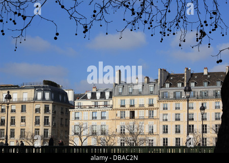 Bâtiments à Paris sur la Seine boards Banque D'Images