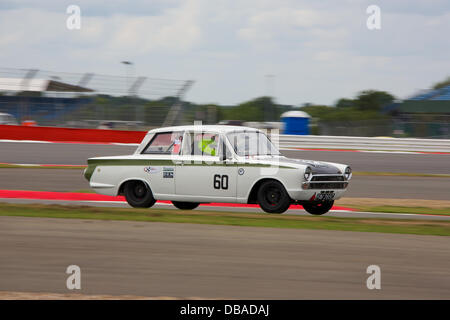 Silverstone, Northants, UK. 26 juillet, 2013. Silverstone Classic 2013 - Vendredi se qualifier pour des voitures de tourisme de transatlantique Trophy Graham Wilson et Andy Wolfe roulant 1965 Ford Cortina Lotus : Tout crédit4 Photographie/Alamy Live News Banque D'Images