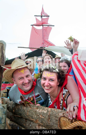 Glastonbury Festival 2013 - Mark et Kate de Staffordshire célébrer leur mariage Le mariage d'un navire. Banque D'Images