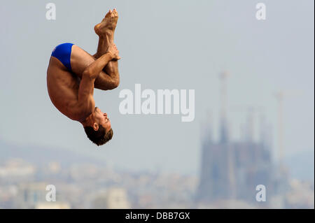 Barcelone, Espagne. 27 juillet, 2013. Tom Daley de Grande-Bretagne (GBR) en action au cours de la mens 10m plongée plate-forme ronde préliminaire au jour 8 du Championnat du monde FINA 2013, à la piscina Municipal de Montjuic. Au cours de cette session, Tom Daley a lutté avec un bras (triceps) Blessure et qualifiés pour la demi-finale en 13e place avec un score de 406,40. Credit : Action Plus Sport/Alamy Live News Banque D'Images