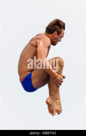 Barcelone, Espagne. 27 juillet, 2013. Tom Daley de Grande-Bretagne (GBR) en action au cours de la mens 10m plongée plate-forme ronde préliminaire au jour 8 du Championnat du monde FINA 2013, à la piscina Municipal de Montjuic. Au cours de cette session, Tom Daley a lutté avec un bras (triceps) Blessure et qualifiés pour la demi-finale en 13e place avec un score de 406,40. Credit : Action Plus Sport/Alamy Live News Banque D'Images