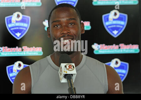 Richmond, Virginia, USA. 26 juillet, 2013. 27 juillet 2013 : Redskins de Washington # 88 Pierre Garcon parle au podium à la Bon Secours centre de formation à Richmond, en Virginie. Daniel Kucin Jr./ CSM/Alamy Live News Banque D'Images