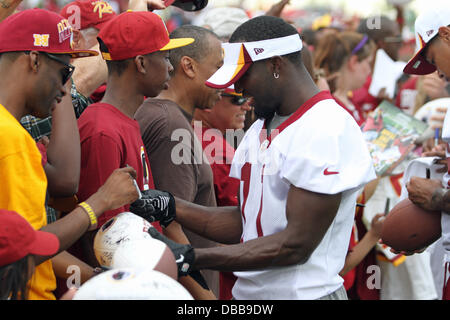 Richmond, Virginia, USA. 26 juillet, 2013. 27 juillet 2013 : Redskins de Washington # 11 Aldrick Robinson, signe des autographes au Bon Secours centre de formation à Richmond, en Virginie. Daniel Kucin Jr./ CSM/Alamy Live News Banque D'Images