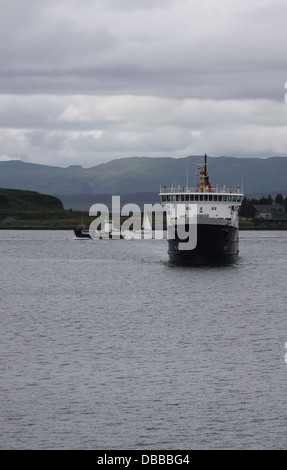 Calmac ferries dans le port d'Oban en Écosse juillet 2013 Banque D'Images