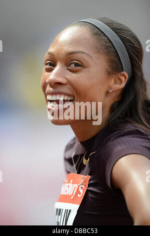 Londres, Royaume-Uni. Samedi 27 juillet 2013. Allyson Felix des Etats-Unis montre sa joie après avoir remporté le 200 m sprint femmes à l'événement 2013 IAAF Diamond League jeux anniversaire Sainsbury's qui a eu lieu au Queen Elizabeth Olympic Park Stadium à Londres. Credit : Russell Hart/Alamy Live News. Banque D'Images