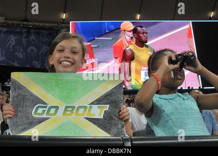 Londres, Royaume-Uni. 26 juillet, 2013. Ussain Bolt fans (avec Usain sur grand écran derrière). Sainsburys Anniversaire Jeux. Ligue de diamant de l'IAAF. Stade olympique. Queen Elizabeth Olympic Park. Stratford. Londres. UK. 26/07/2013. Credit : Sport en images/Alamy Live News Banque D'Images