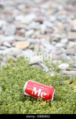 Peut Coke on beach Banque D'Images