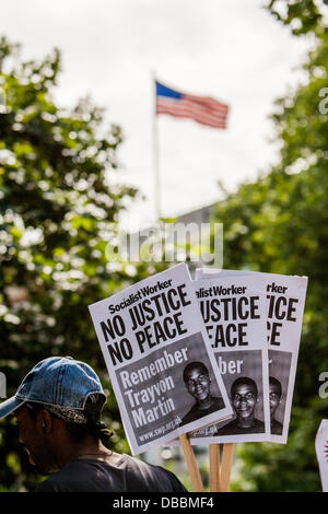 Londres, Royaume-Uni. 27 juillet, 2013. La manifestation en faveur de Trayvon Martin devant l'ambassade américaine de Londres. Les protestataires manifester leur indignation à l'Zimmerman verdict Crédit : martyn wheatley/Alamy Live News Banque D'Images