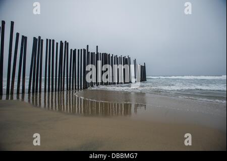 20 septembre 2011 - San Ysidro, en Californie, États-Unis - La clôture de la frontière États-Unis-Mexique atteint environ 40 pieds dans l'océan Pacifique qui sépare San Ysidro, en Californie de Tijuana, Mexique. (Crédit Image : ©/ZUMAPRESS.com) s Seberger Banque D'Images