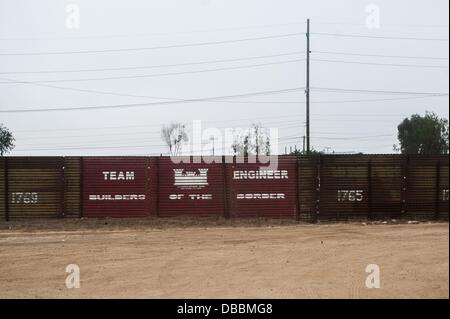 20 septembre 2011 - San Ysidro, en Californie, États-Unis - l'ancienne, à l'époque du Vietnam landing mat frontière près de San Ysidro, en Californie a été construit par des corps d'ingénieurs de la Garde nationale. (Crédit Image : ©/ZUMAPRESS.com) s Seberger Banque D'Images