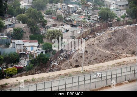 20 septembre 2011 - San Ysidro, en Californie, États-Unis - un camion U.S. Border Patrol patrouille dans les no man's land entre la double clôture près de San Ysidro, en Californie (crédit Image : ©/ZUMAPRESS.com) s Seberger Banque D'Images