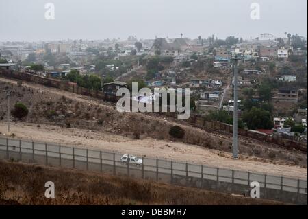 20 septembre 2011 - San Ysidro, en Californie, États-Unis - un camion U.S. Border Patrol patrouille dans les no man's land entre la double clôture près de San Ysidro, en Californie (crédit Image : ©/ZUMAPRESS.com) s Seberger Banque D'Images