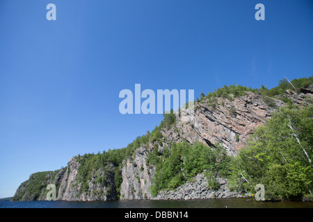 Le rocher Mazinaw en parc provincial Bon Echo. Banque D'Images