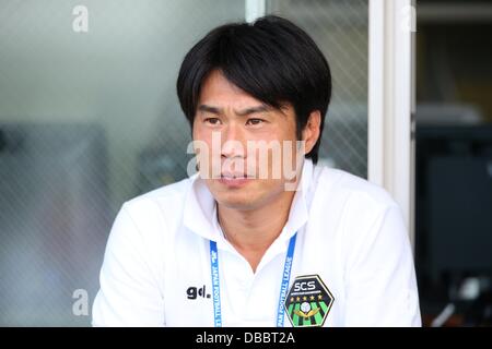 Kanagawa, Japon. 27 juillet, 2013. Shigeyoshi Mochizuki (Oiso), Juillet 27, 2013 - 2013 Football : le Japon de Football (JFL) correspondance entre SC Sagamihara 0-1 FC Ryukyu à Sagamihara Park Asamizo Studium, Kanagawa, Japon. Credit : AFLO SPORT/Alamy Live News Banque D'Images