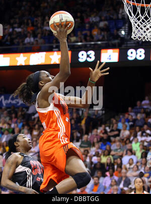 Uncasville, Connecticut, USA. 27 juillet, 2013. Nneka Ogwumike avant la conférence de l'Ouest (30) de la Los Angeles Sparks permet une mise en place au cours de la WNBA All-Star Game 2013 à Mohegan Sun Arena. La Conférence de l'Ouest a battu l'Est 102-98. Anthony Nesmith/CSM/Alamy Live News Banque D'Images