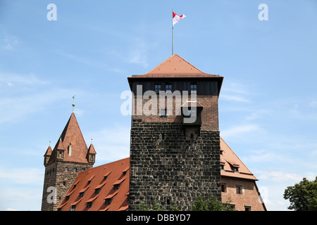 Château de Nuremberg à tour Luginsland en Allemagne Banque D'Images