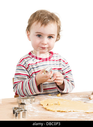 Enfant mignon avec la pâte isolé sur fond blanc horizontal de l'image. Banque D'Images